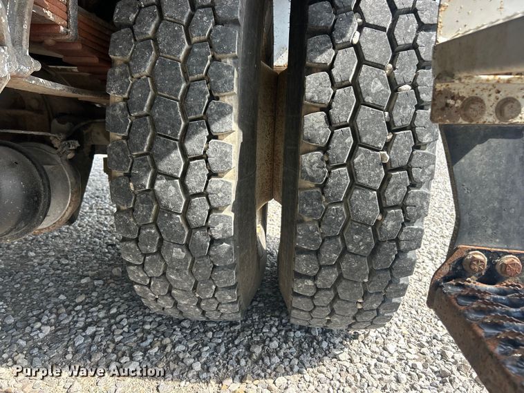 image for item FC2834 2012 International 4400 digger derrick truck
