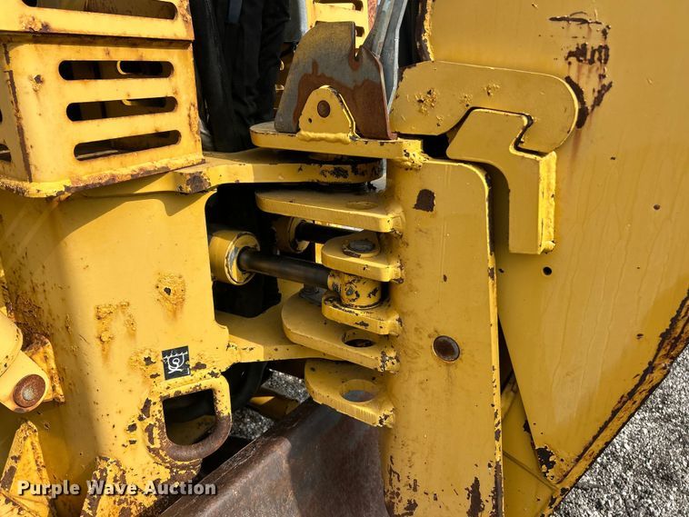 image for item FC2852 2006 Vermeer RT950 cable plow