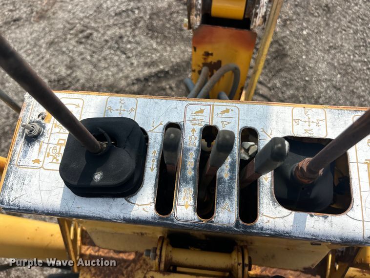 image for item FC2852 2006 Vermeer RT950 cable plow