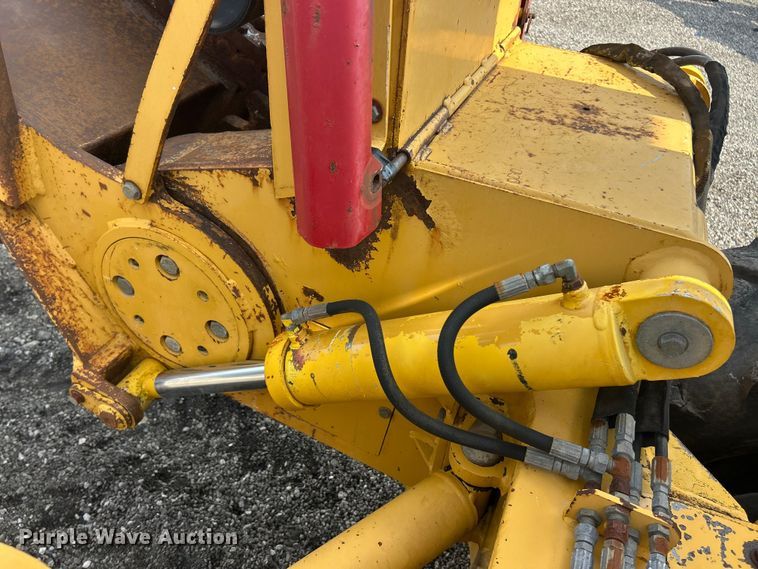 image for item FC2852 2006 Vermeer RT950 cable plow
