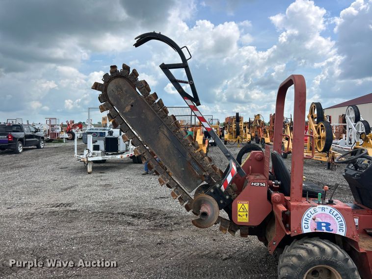 image for item FC2854 2004 Ditch Witch RT40 trencher