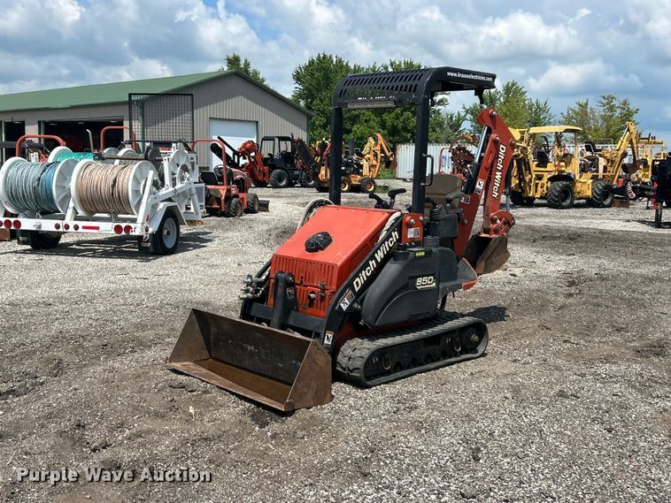 image for item FC2856 2004 Ditch Witch XT850 mini excavator / tool carrier
