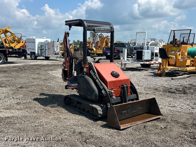 image for item FC2856 2004 Ditch Witch XT850 mini excavator / tool carrier