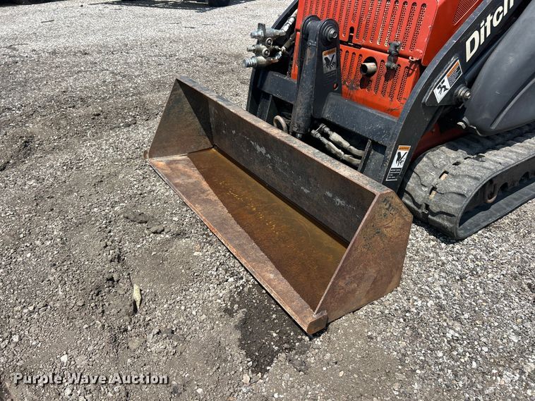 image for item FC2856 2004 Ditch Witch XT850 mini excavator / tool carrier
