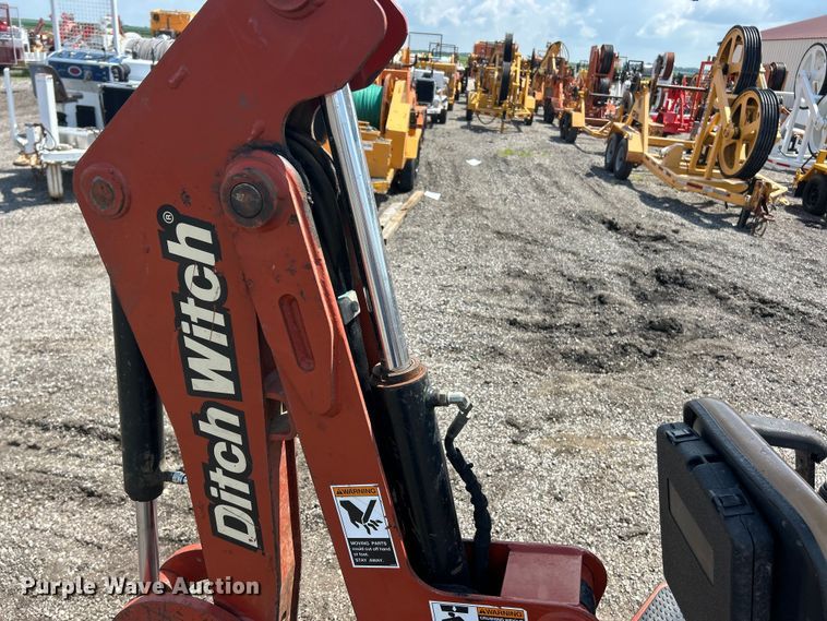 image for item FC2856 2004 Ditch Witch XT850 mini excavator / tool carrier