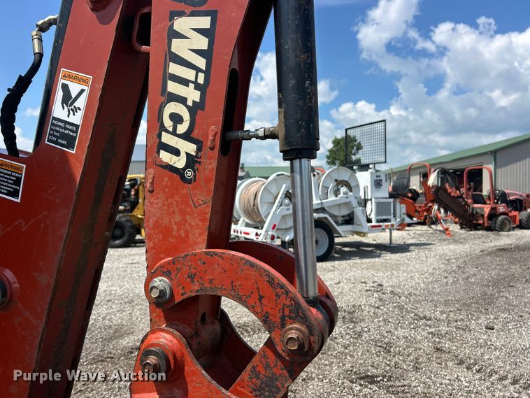 image for item FC2856 2004 Ditch Witch XT850 mini excavator / tool carrier