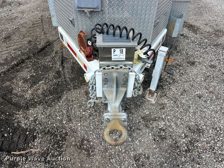 image for item FC2862 2005 Sauber 1594 Oil filtration trailer