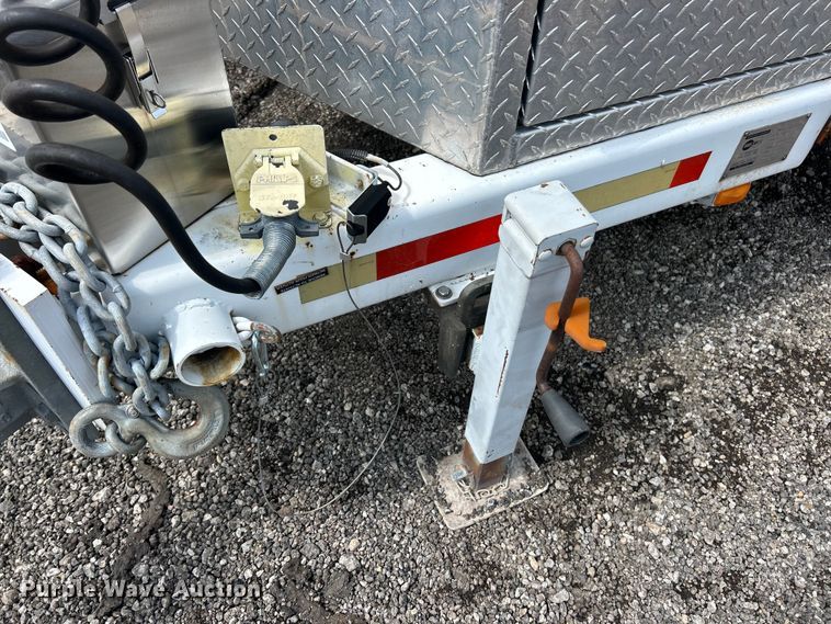 image for item FC2862 2005 Sauber 1594 Oil filtration trailer