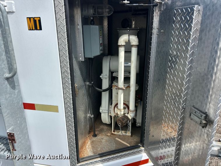 image for item FC2862 2005 Sauber 1594 Oil filtration trailer