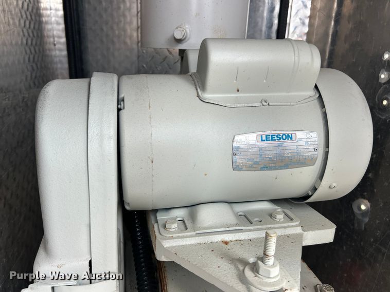 image for item FC2862 2005 Sauber 1594 Oil filtration trailer