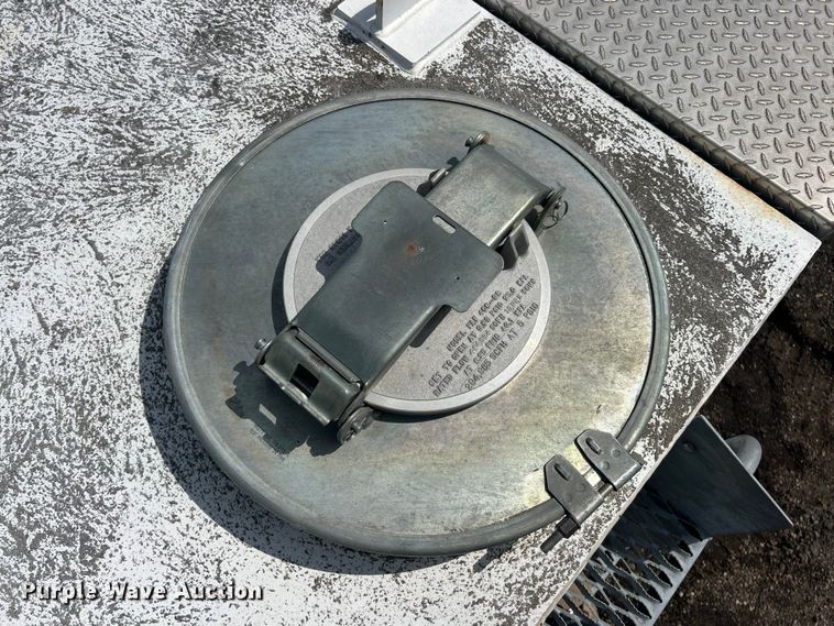 image for item FC2862 2005 Sauber 1594 Oil filtration trailer