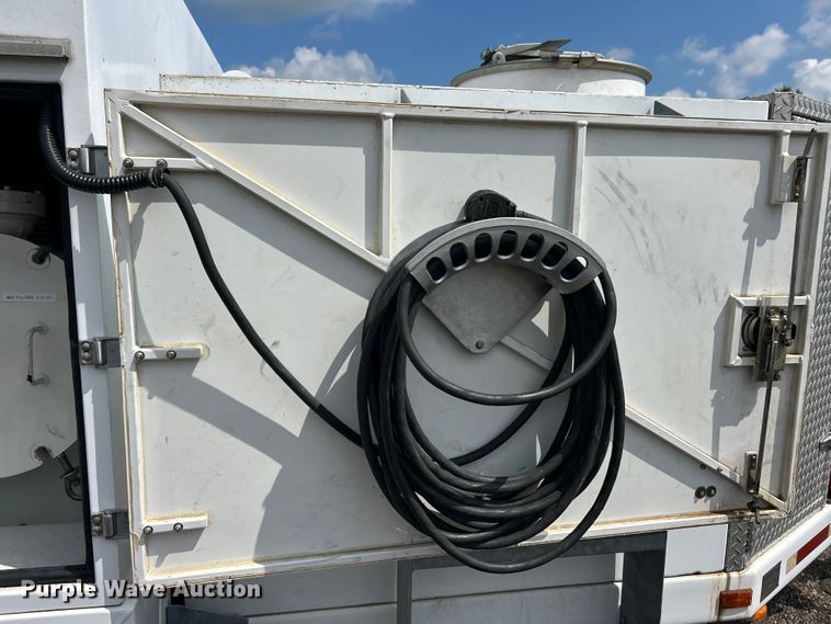 image for item FC2862 2005 Sauber 1594 Oil filtration trailer