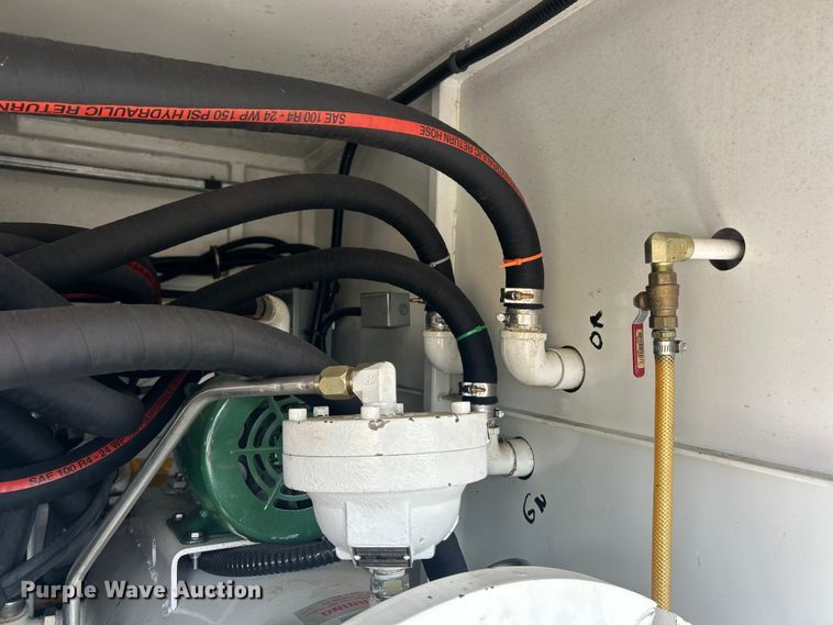 image for item FC2862 2005 Sauber 1594 Oil filtration trailer
