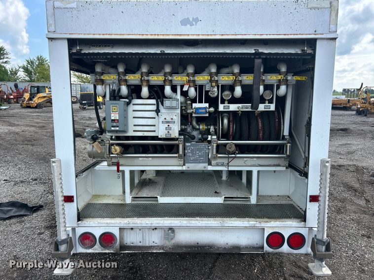 image for item FC2862 2005 Sauber 1594 Oil filtration trailer