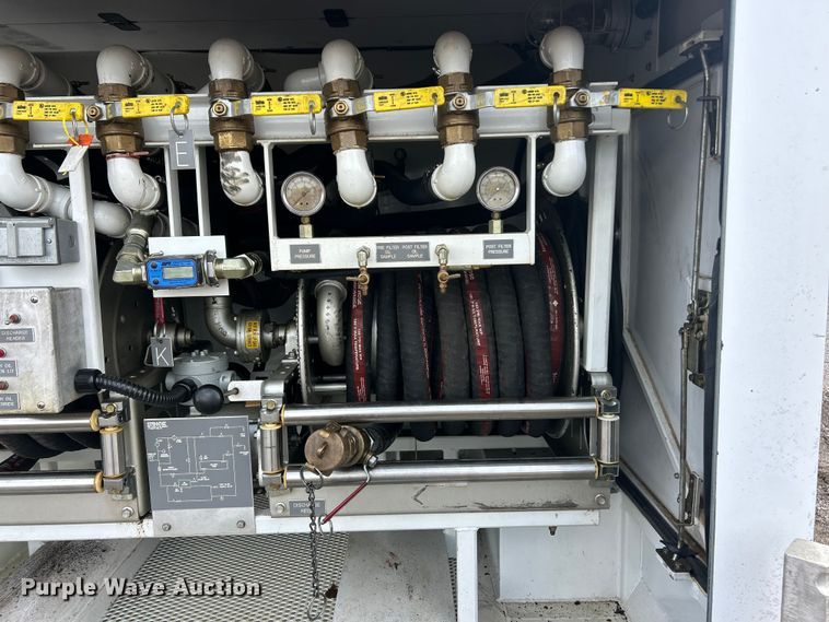 image for item FC2862 2005 Sauber 1594 Oil filtration trailer