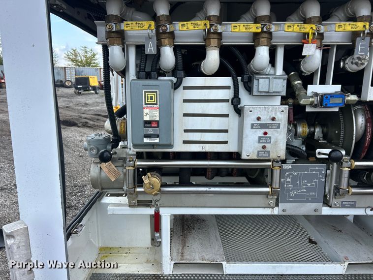 image for item FC2862 2005 Sauber 1594 Oil filtration trailer