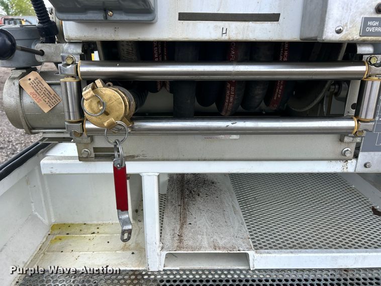 image for item FC2862 2005 Sauber 1594 Oil filtration trailer