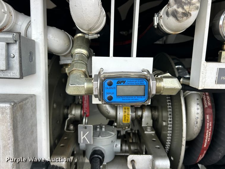 image for item FC2862 2005 Sauber 1594 Oil filtration trailer