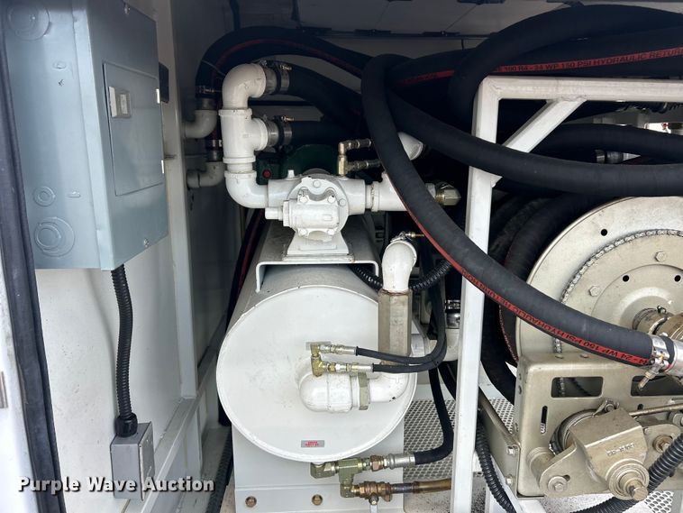 image for item FC2862 2005 Sauber 1594 Oil filtration trailer
