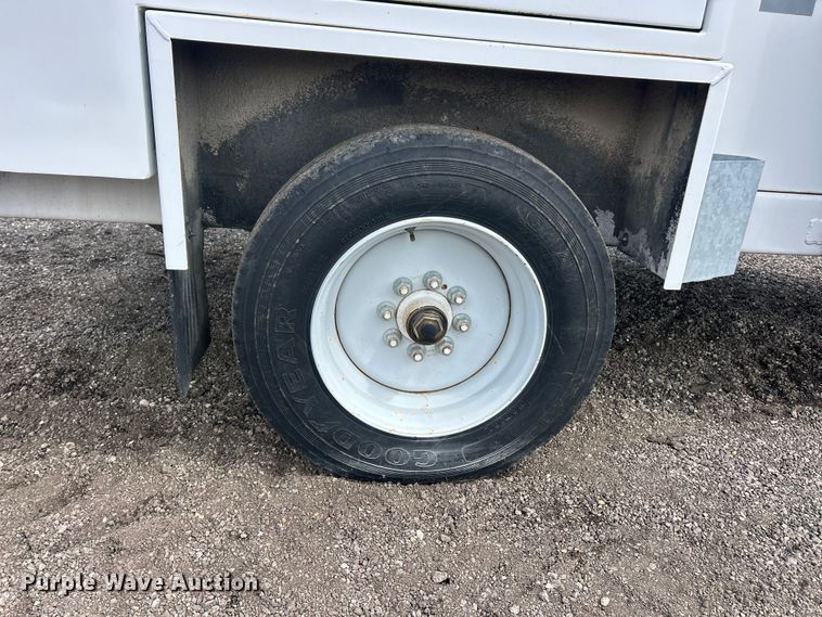 image for item FC2862 2005 Sauber 1594 Oil filtration trailer