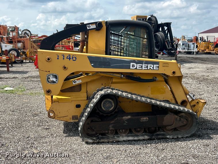image for item FC2866 2007 John Deere CT332 tracked skid steer loader
