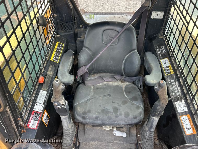 image for item FC2866 2007 John Deere CT332 tracked skid steer loader