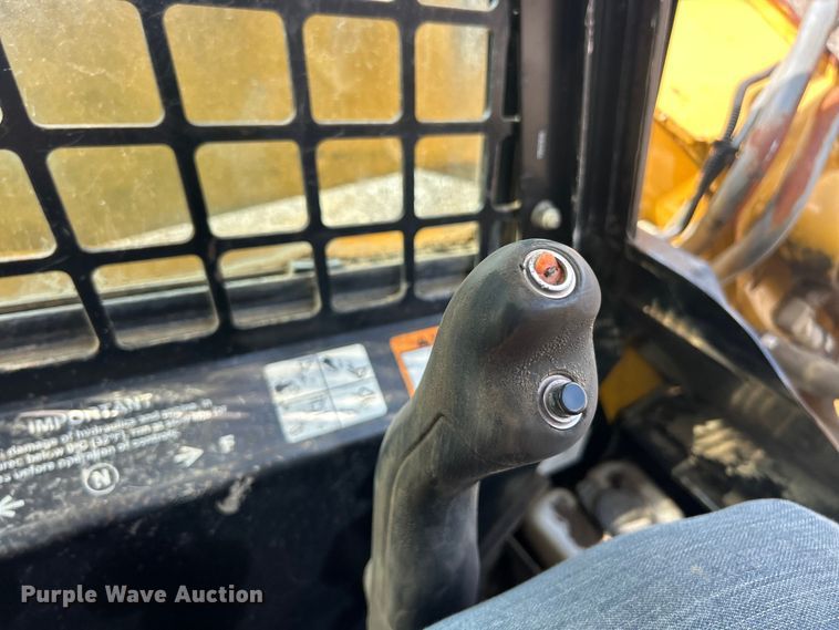 image for item FC2866 2007 John Deere CT332 tracked skid steer loader
