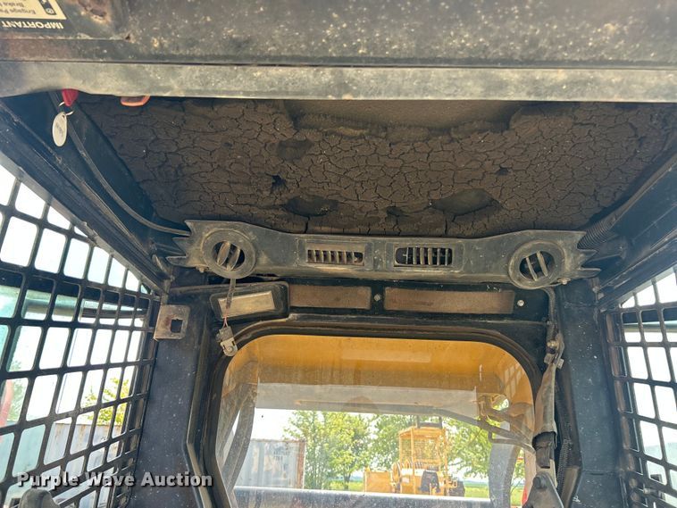 image for item FC2866 2007 John Deere CT332 tracked skid steer loader