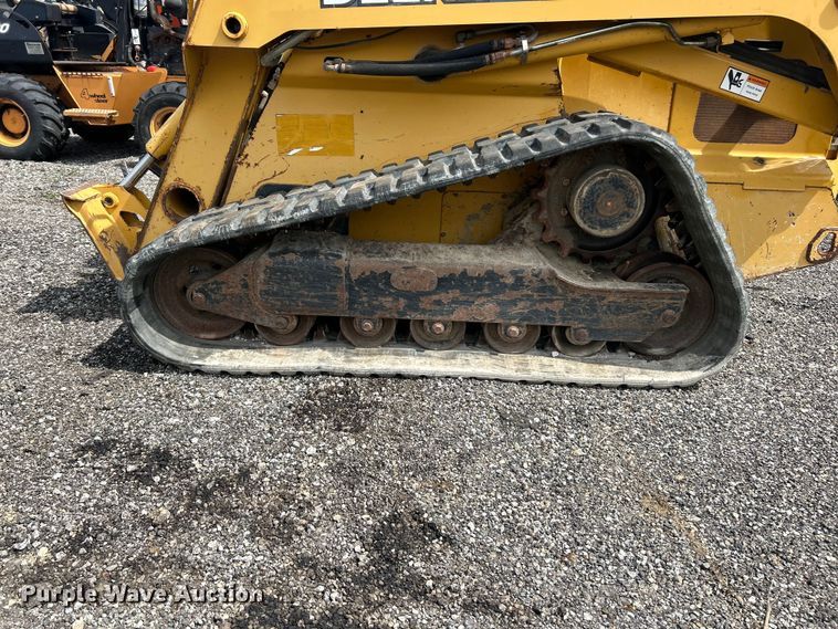 image for item FC2866 2007 John Deere CT332 tracked skid steer loader