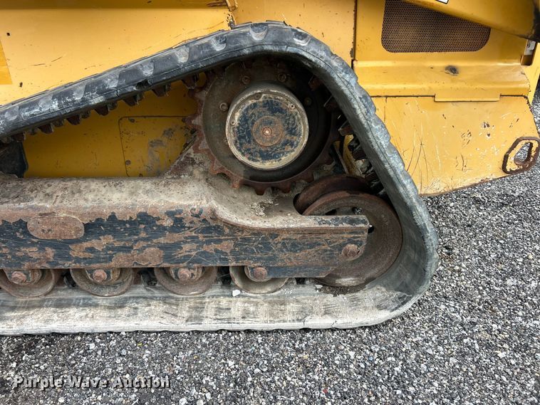 image for item FC2866 2007 John Deere CT332 tracked skid steer loader
