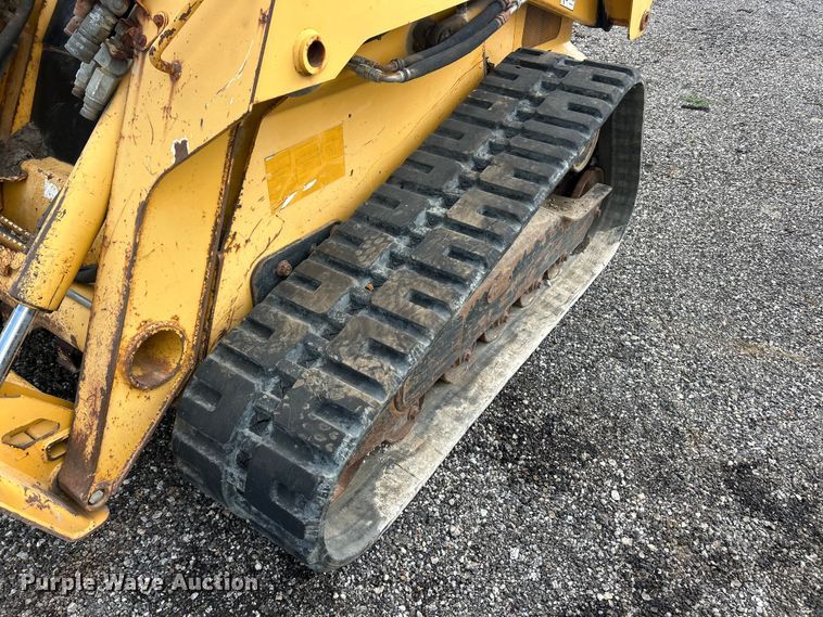image for item FC2866 2007 John Deere CT332 tracked skid steer loader