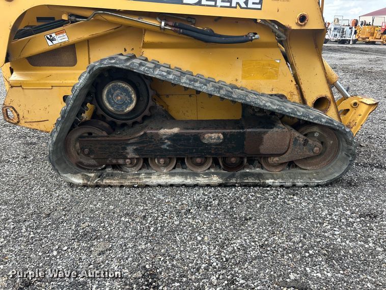 image for item FC2866 2007 John Deere CT332 tracked skid steer loader