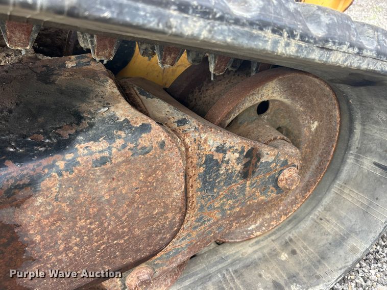image for item FC2866 2007 John Deere CT332 tracked skid steer loader