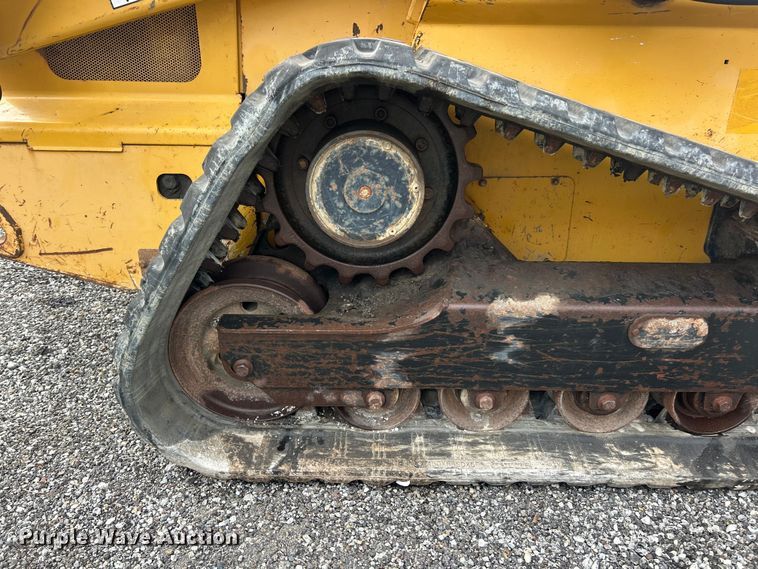image for item FC2866 2007 John Deere CT332 tracked skid steer loader