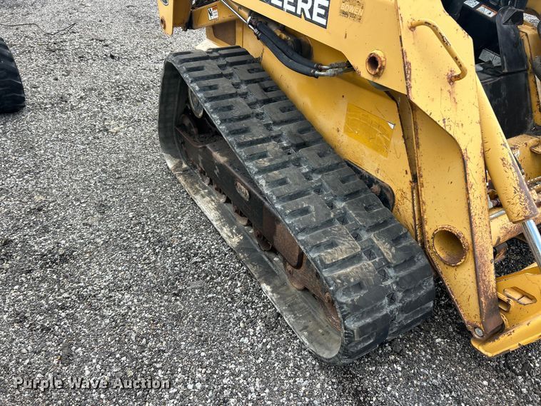 image for item FC2866 2007 John Deere CT332 tracked skid steer loader