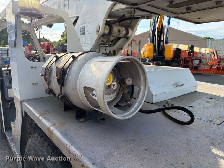 image for item FC3195 2011 Grove CD5540F crane
