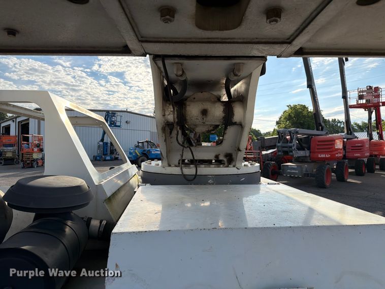 image for item FC3195 2011 Grove CD5540F crane