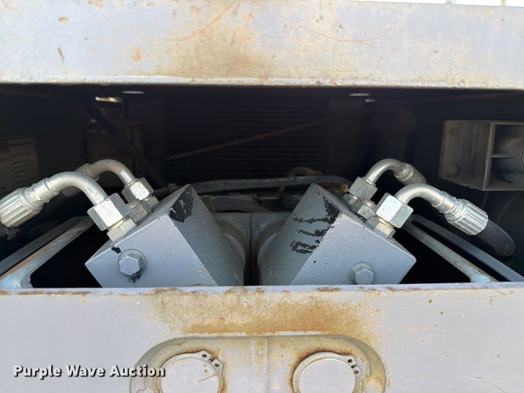 image for item FC3195 2011 Grove CD5540F crane