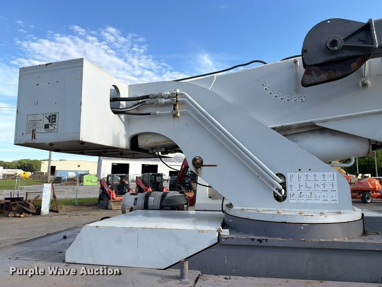 image for item FC3195 2011 Grove CD5540F crane