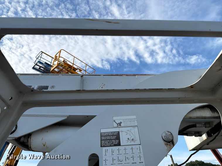 image for item FC3195 2011 Grove CD5540F crane