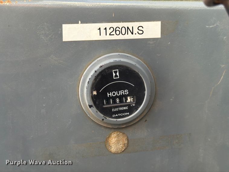 image for item FC3195 2011 Grove CD5540F crane