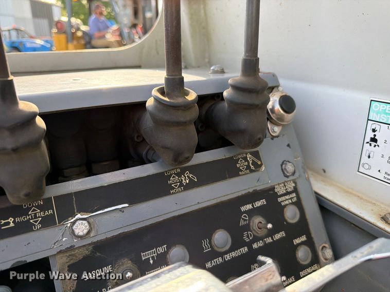 image for item FC3195 2011 Grove CD5540F crane