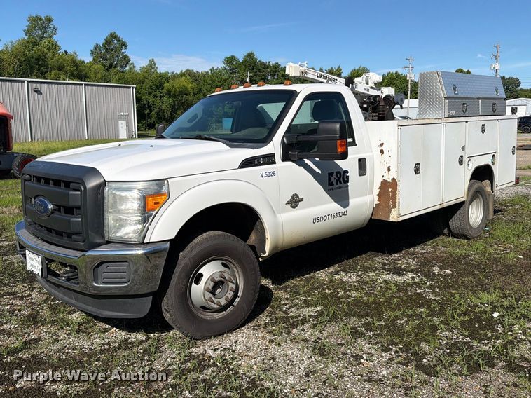 2015 Ford F350 Super Duty utility bed pickup truck