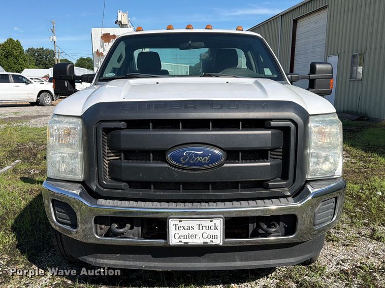 image for item FC3197 2015 Ford F350 Super Duty utility bed pickup truck