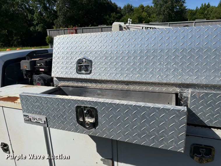 image for item FC3197 2015 Ford F350 Super Duty utility bed pickup truck
