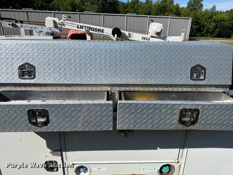 image for item FC3197 2015 Ford F350 Super Duty utility bed pickup truck