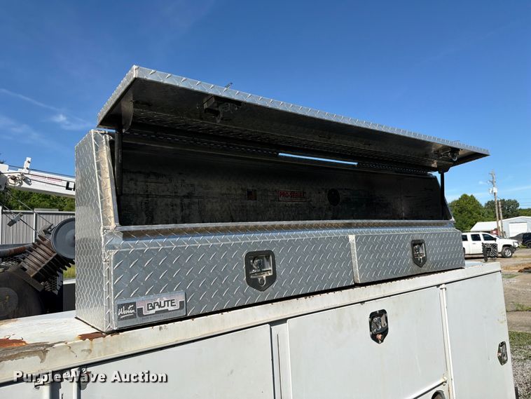 image for item FC3197 2015 Ford F350 Super Duty utility bed pickup truck