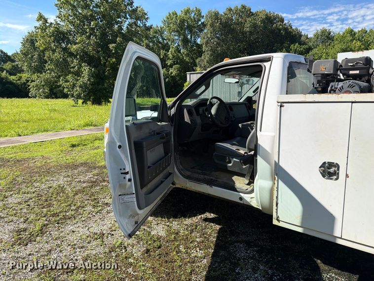 image for item FC3197 2015 Ford F350 Super Duty utility bed pickup truck