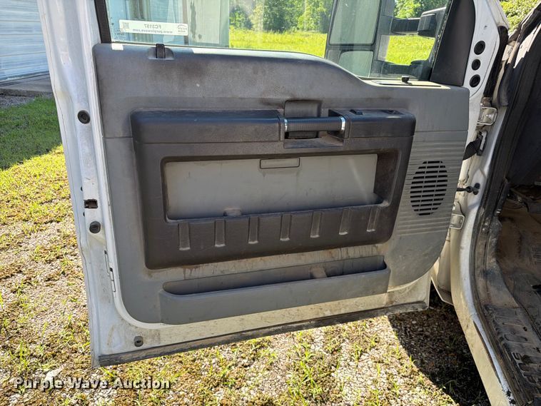 image for item FC3197 2015 Ford F350 Super Duty utility bed pickup truck