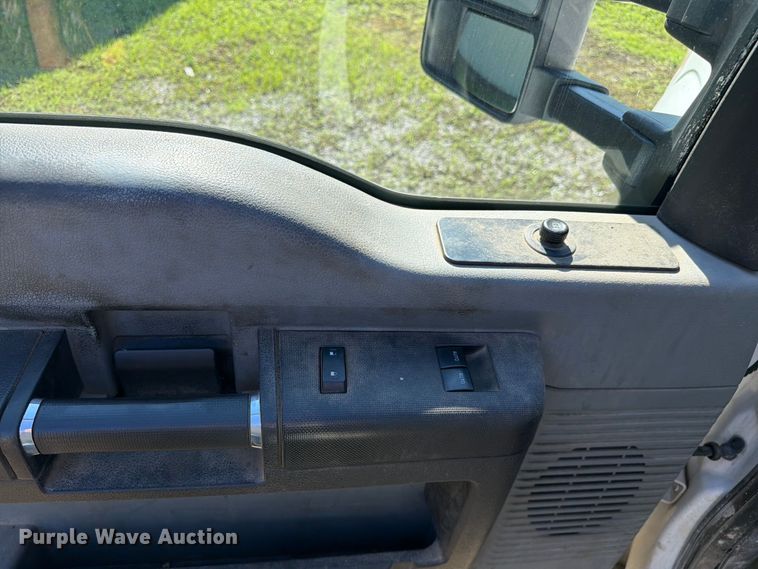 image for item FC3197 2015 Ford F350 Super Duty utility bed pickup truck
